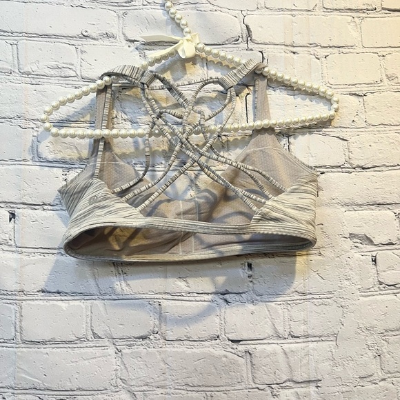 LULULEMON Free To Be Bra (Wild)
Wee Are From Space Nimbus Battleship SIZ… - Picture 11 of 11